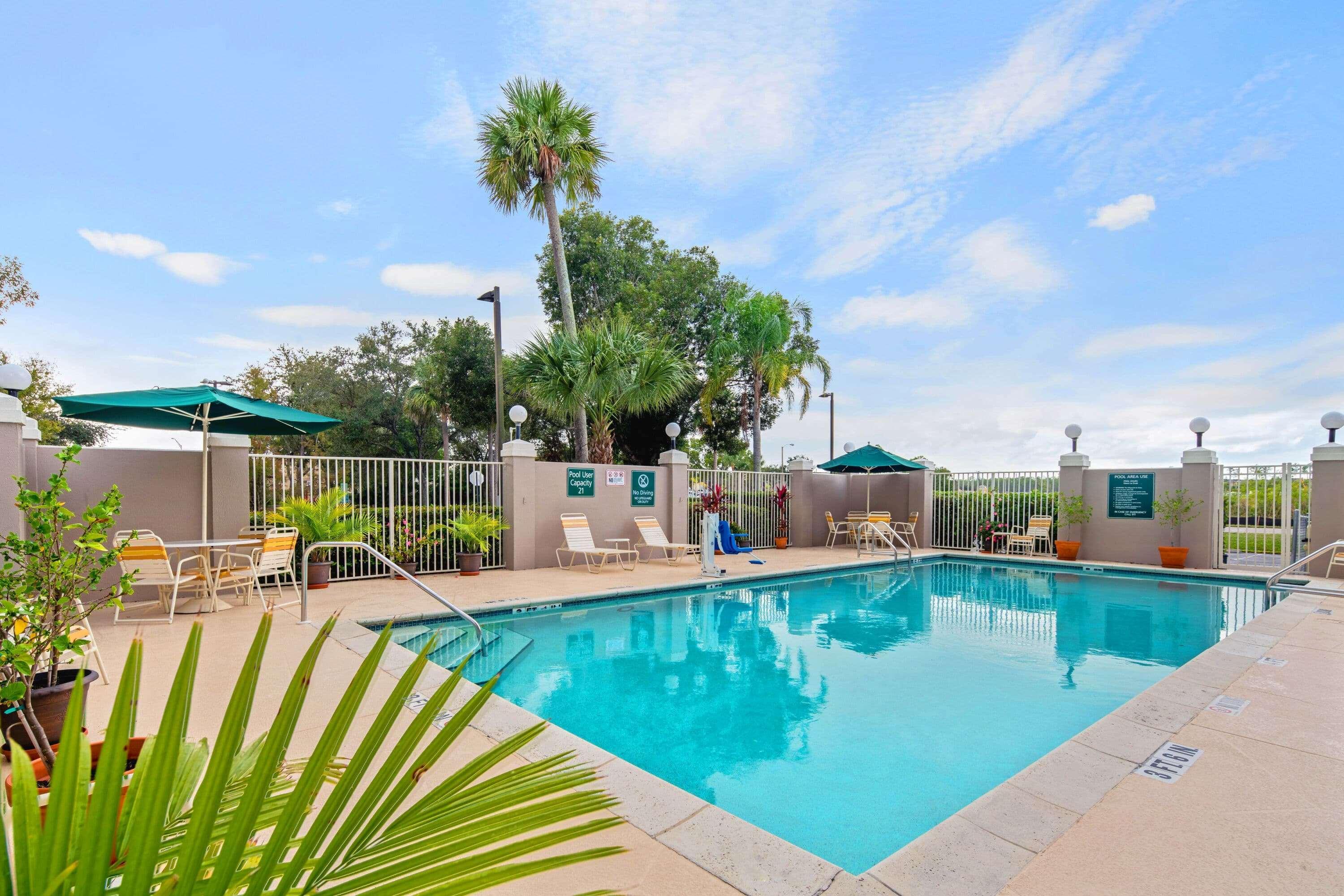La Quinta By Wyndham Naples East Hotel Golden Gate Exterior foto